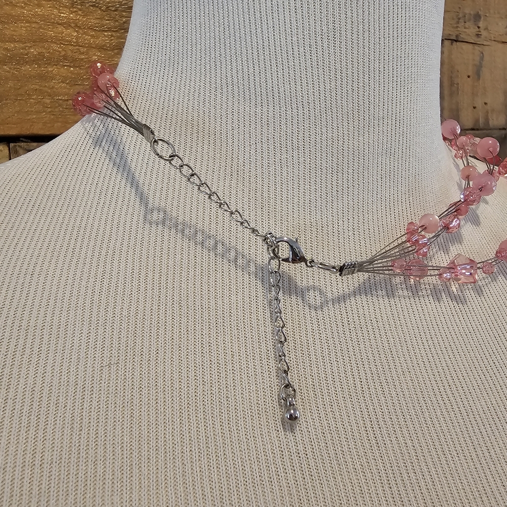 Triple-strand pink beaded illusion necklace - Picture 4 of 7